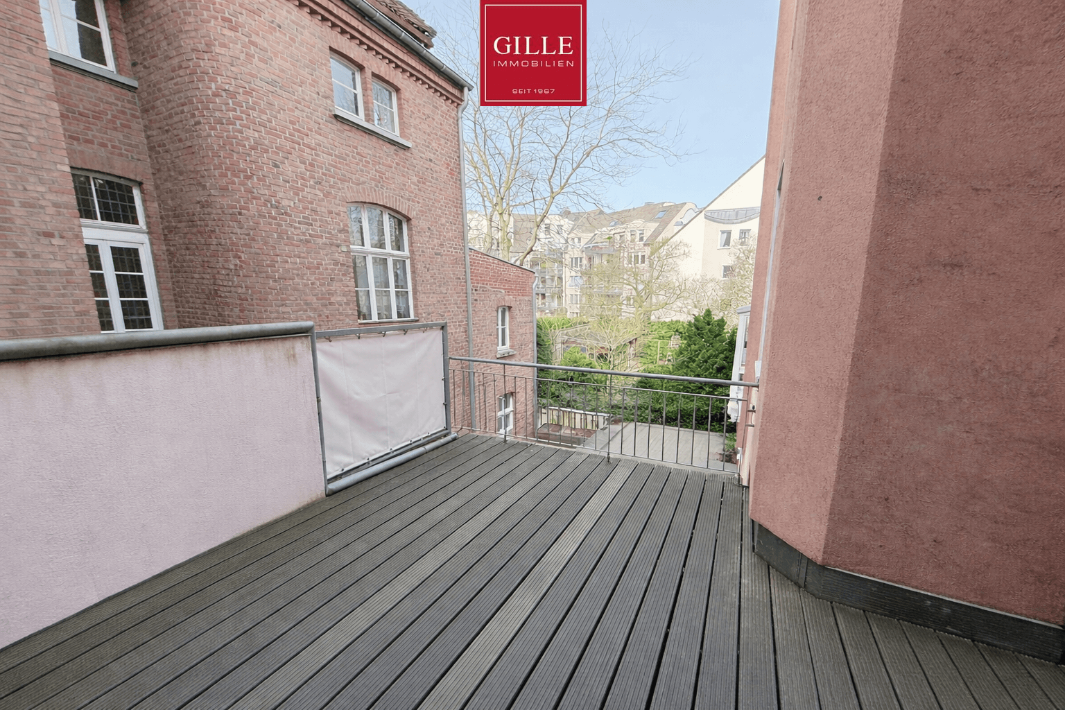 Ansicht 2 von: Charmante und außergewöhnliche 6-Zimmer-Altbauwohnung über 2 Etagen mit großzügiger Dachterrasse